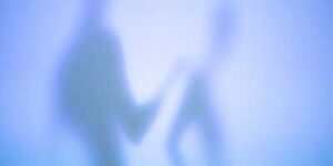 Oben-Ohne Hartz IV-Massage im Jobcenter