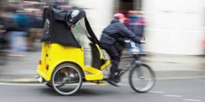 Hartz IV Bezieher als Rikschafahrer zum Hungerlohn
