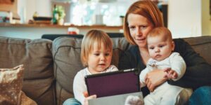 Wird der Familienbonus in Höhe von 300 EUR an Hartz IV angerechnet?