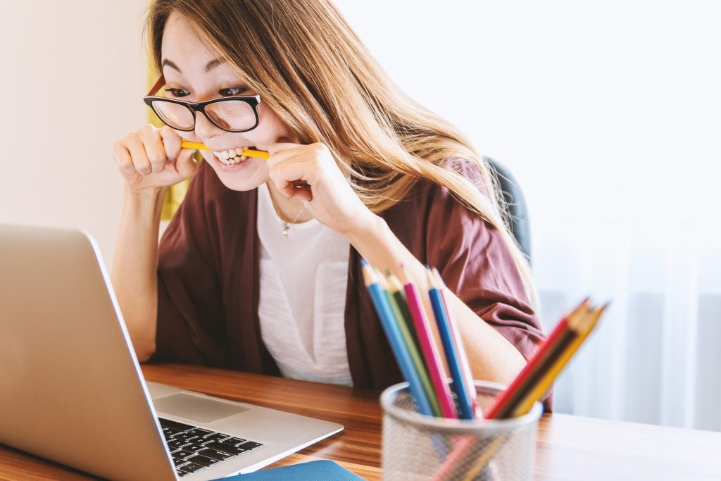 Verzweifelte Studentin