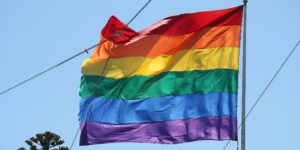 Jobcenter verweigert Hartz IV-Antrag wegen Regenbogenfahne