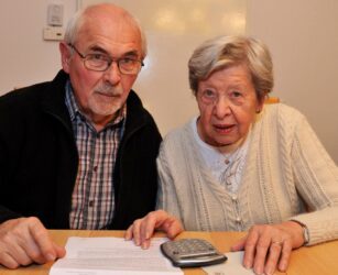 Beitragsbild von: Ehepartner von Pflegebedürftigen dürfen nicht auf Grundsicherungs-Niveau gedrückt werden