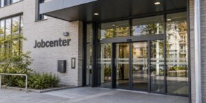 Bürgergeld: Weil die Möbel geliehen sind, lehnt das Jobcenter die Erstausstattung aus